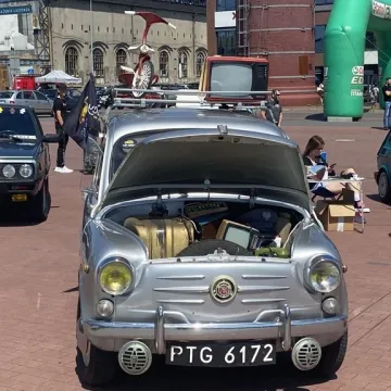 Auto - Moto Weteran 6.  W Radomsku zaparkowały motoryzacyjne legendy