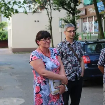 Spacer z rewitalizacją w tle