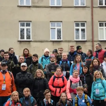 Wyruszyli na trasę VIII Pieszego Maratonu Niepodległości