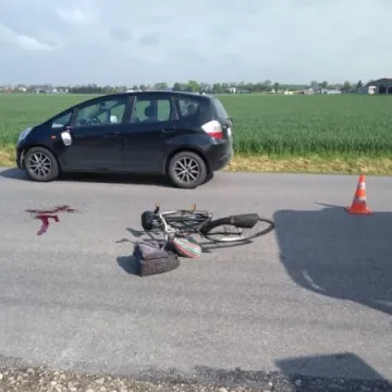 85-letni rowerzysta potrącony przez auto
