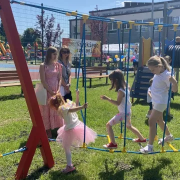 Plac zabaw przy PSP nr 7 oficjalnie otwarty