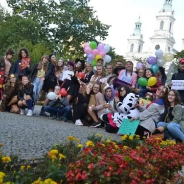 Dzień Uśmiechu na ulicach Radomska z PSP nr 7