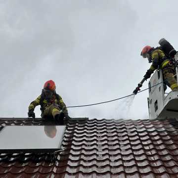 [WIDEO] Groźny pożar w Dmeninie: Spłonęło poddasze domu