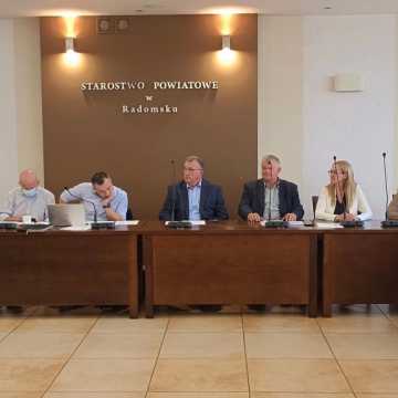 Nadzwyczajna sesja Rady Powiatu Radomszczańskiego. Wprowadzono zmiany w budżecie