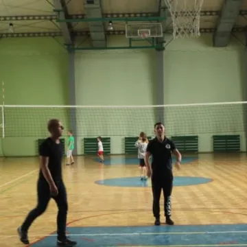 Niedośpielin z pucharem wójta