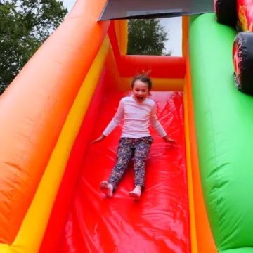 Strażacki piknik rodzinny w Dąbrówce zintegrował mieszkańców