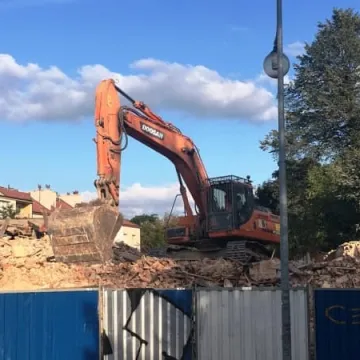 Kamienica przy Reymonta przechodzi do historii 