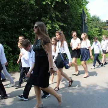 PSP 8 w Radomsku nadano imię „Przyjaciół Dzieci”. Uroczystości 50-lecia