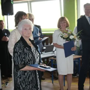 PSP 8 w Radomsku nadano imię „Przyjaciół Dzieci”. Uroczystości 50-lecia