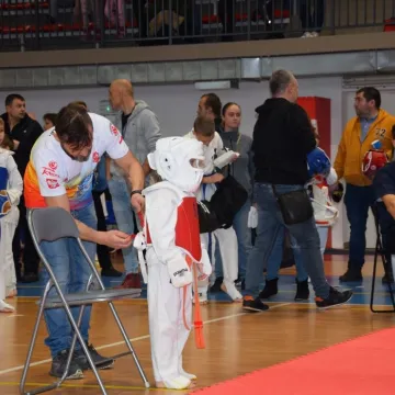 Karatecy na tatami na turnieju w Radomsku