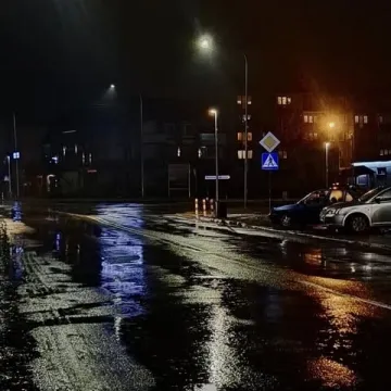 Wypadek na Piastowskiej w Radomsku. 53-letni kierowca potrącił pieszego