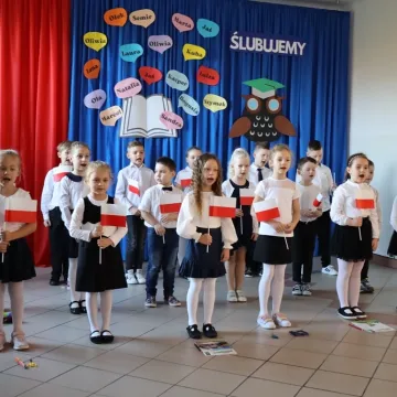 Pierwszoklasiści z PSP 10 w Radomsku złożyli ślubowanie