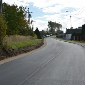 Dwie ulice z nowym asfaltem