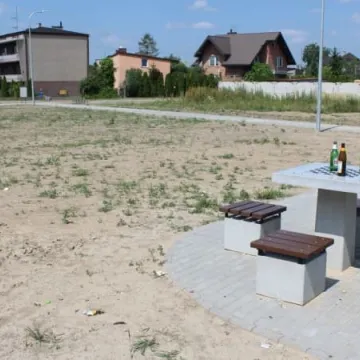 Sprawdzili jak wyglądają place zabaw w Radomsku