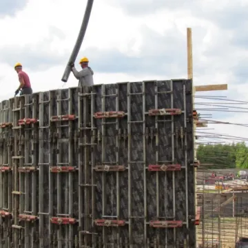 Przy ul. Portowej w Radomsku trwa budowa studni głębinowych