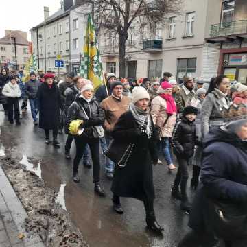 [WIDEO] Orszak Trzech Króli 2025 w Radomsku. „Kłaniajcie się królowie!”