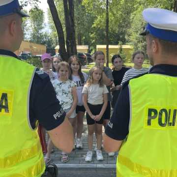 Odnowione Miasteczko Ruchu Drogowego w Radomsku cieszy najmłodszych użytkowników dróg. Dziś zdawali egzamin na kartę rowerową