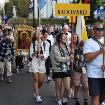 Podróż wiary. Pielgrzymi z Radomska w drodze na Jasną Górę