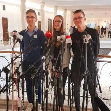 Anna Milczanowska oprowadzała młodzież po Sejmie