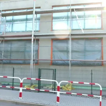 Wakacyjne remonty w szkole w Strzałkowie