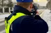Zima nie wybacza błędów. Policja sprawdza prędkość i stan pojazdów