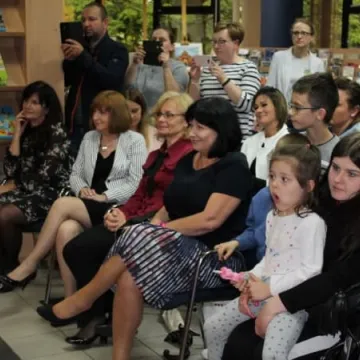 Pasowanie nowych czytelników biblioteki w Radomsku