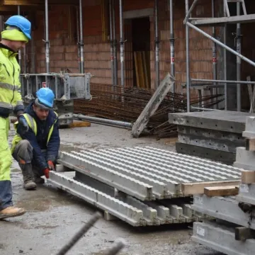 Zobacz, jak powstaje hala sportowa w Kamieńsku