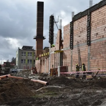 Zobacz, jak powstaje hala sportowa w Kamieńsku