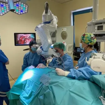 Nowoczesny mikroskop operacyjny w szpitalu w Radomsku