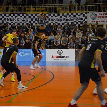 Emocje na parkiecie. METPRIM Volley Radomsko zwycięża ze Skrą II Bełchatów