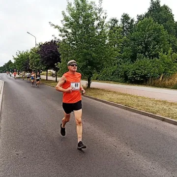 Ponad setka biegaczy stanęła na starcie biegu ulicznego w Radomsku