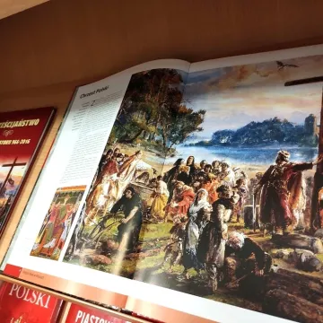 966. Chrzest Polski - wystawa w bibliotece w Radomsku