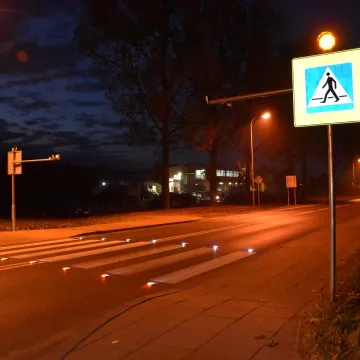 Piotrków Tryb.: aktywne przejścia chronią pieszych