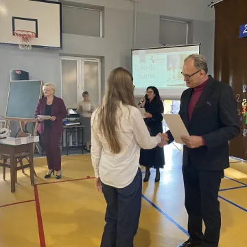 Najlepsi z najlepszych. Uczniowie  nagrodzeni stypendiami prezydenta