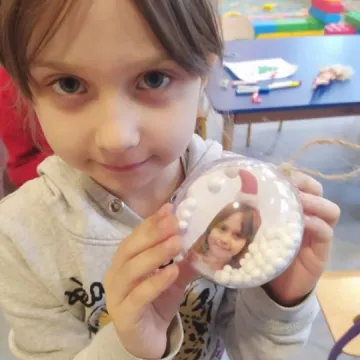 Dzieci z „zerówki” w PSP 8 robiły bożonarodzeniowe ozdoby