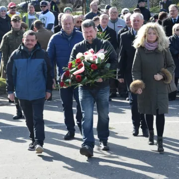 Cześć i chwała bohaterom!