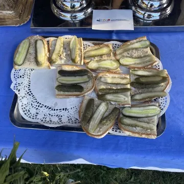 Kietlin świętował przy stole i na zjeżdżalni