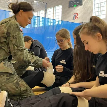 Uczniowie klas mundurowych z Radomska uczestniczyli w manewrach WOT