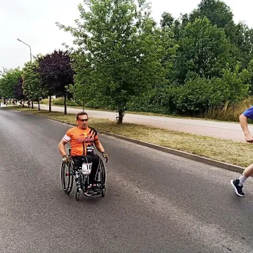 Ponad setka biegaczy stanęła na starcie biegu ulicznego w Radomsku