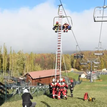 Ćwiczenia ratownicze w Ośrodku Sportu i Rekreacji na Górze Kamieńsk