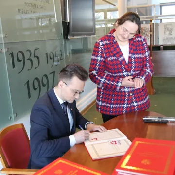 Samorządowcy z Ładzic poznali kulisy pracy w Sejmie