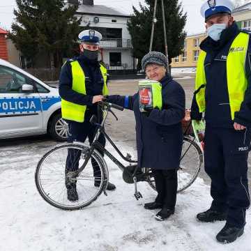 Odblaski dla babć i dziadków od radomszczańskich policjantów