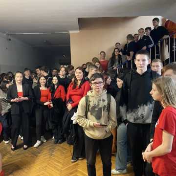 [WIDEO] Podsumowanie konkursu „Osiecka i inni. Na całych jeziorach Ty” w ZSDiOŚ w Radomsku