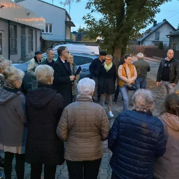 Mieszkańcy ul. Chopina w Radomsku domagają się remontu drogi