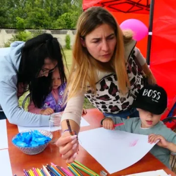 Strażacki piknik rodzinny w Dąbrówce zintegrował mieszkańców