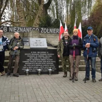 Wyruszyli na trasę VIII Pieszego Maratonu Niepodległości