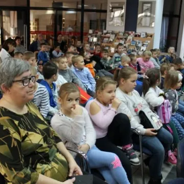 Spotkanie autorskie z Ewą Kaczmarczyk w bibliotece w Radomsku