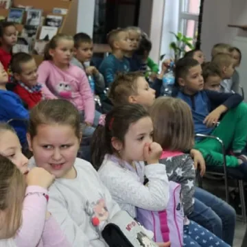 Spotkanie autorskie z Ewą Kaczmarczyk w bibliotece w Radomsku