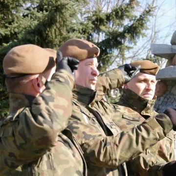 Cześć i chwała bohaterom!