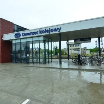 Nowe dworce w Gorzkowicach i Wilkoszewicach otwarte dla podróżnych